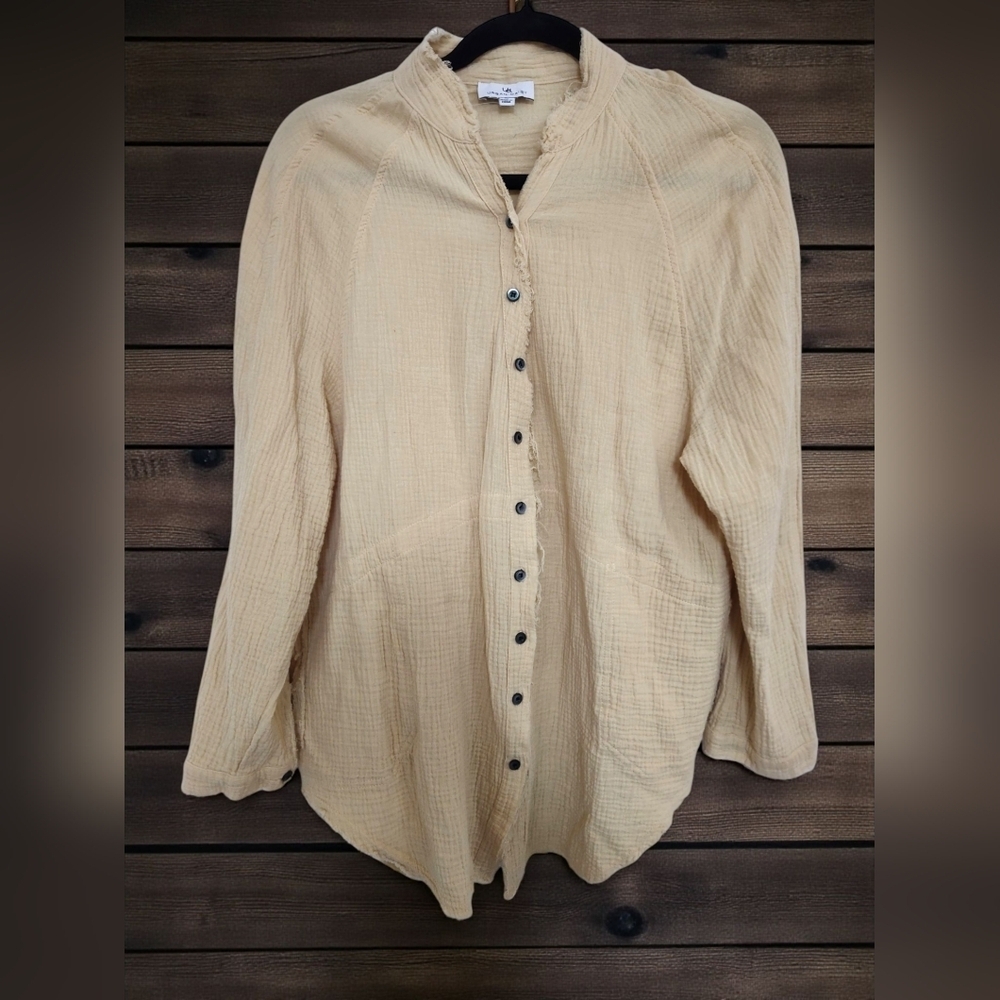 Women's Urban Daixy Light Yellow Button Down Shirt, M